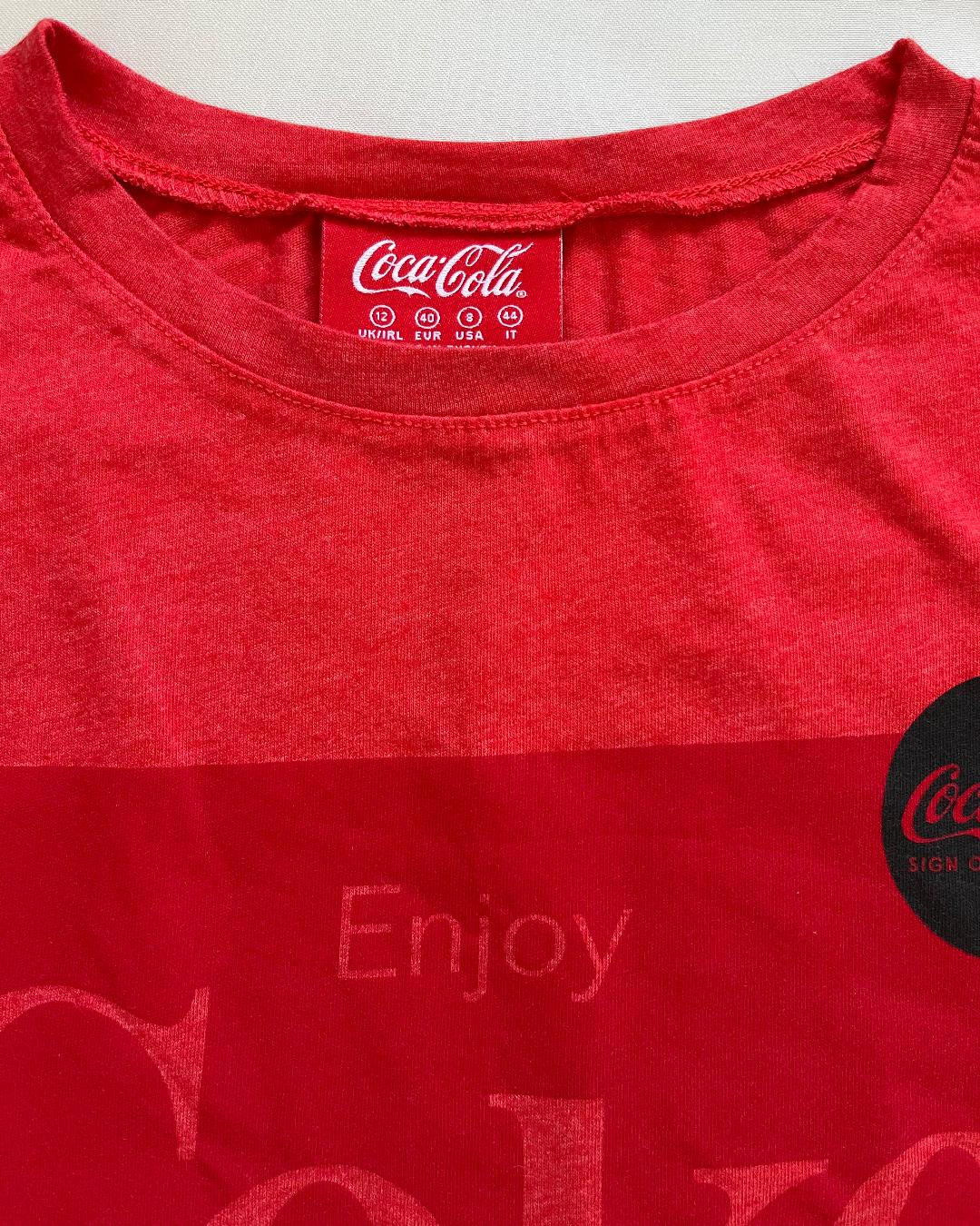 تیشرت کراپ زنانه Atmosphere (coca cola)