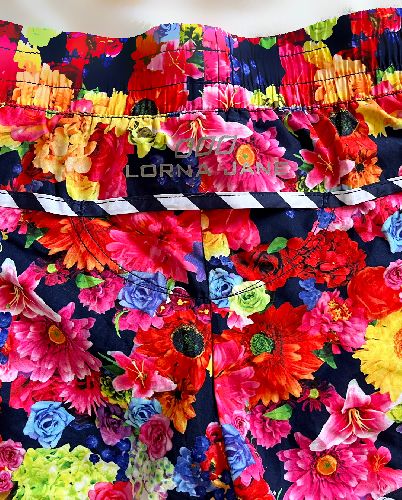 شلوارک ورزشی گل گلی زنانه Lorna jane