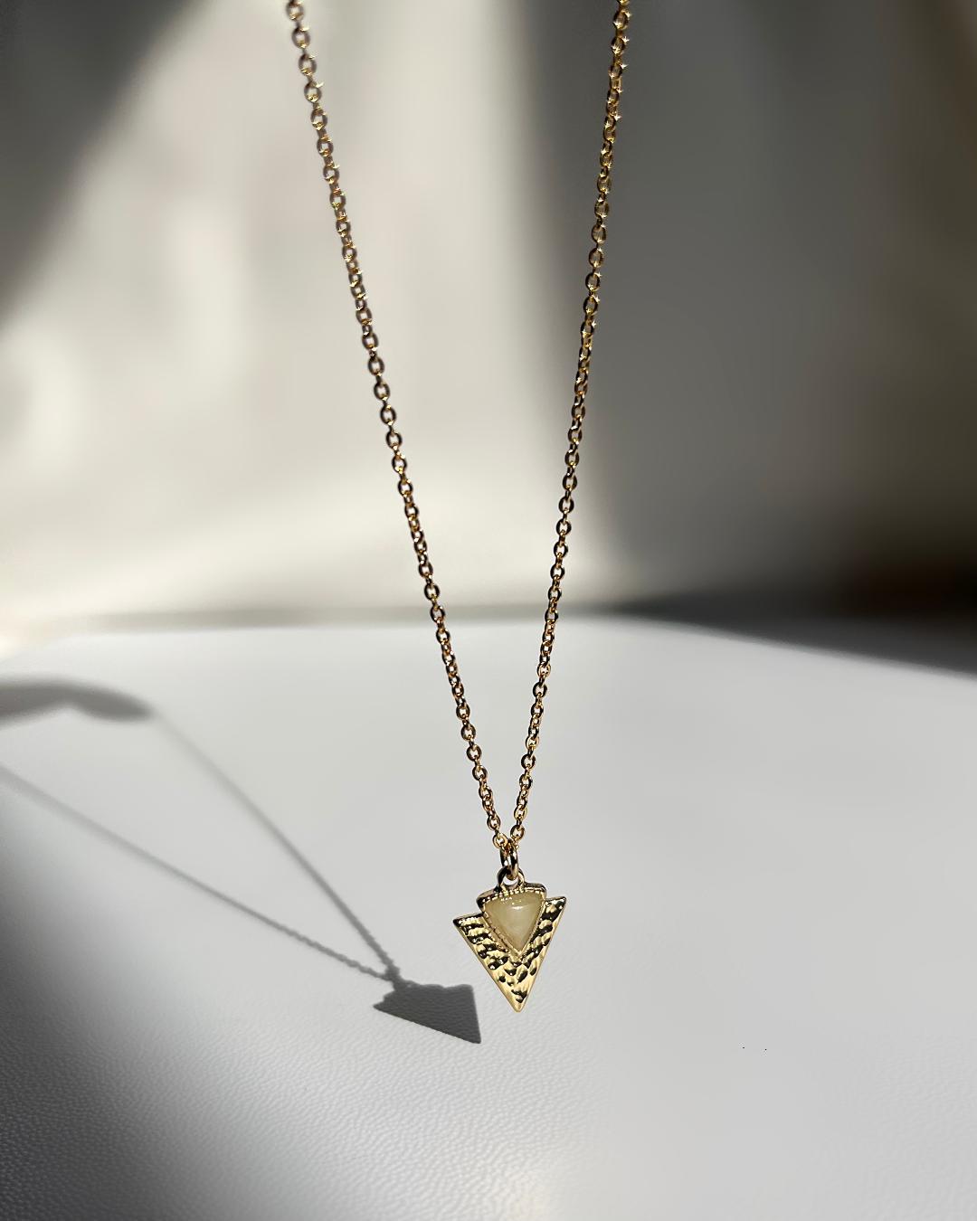 گردنبند مثلثی زنانه Tosh