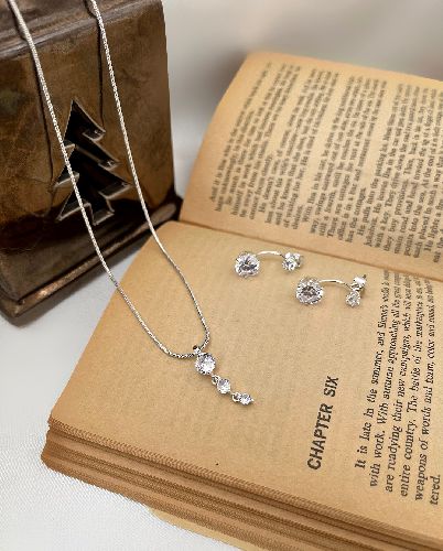 گردنبند طرح الماس زنانه Accessories