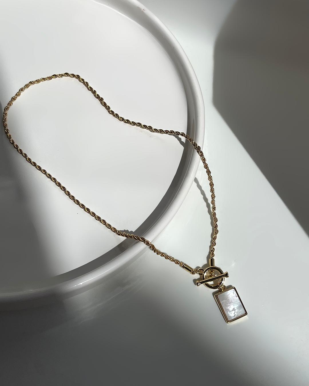 گردنبند قفل T صدفی زنانه Tosh