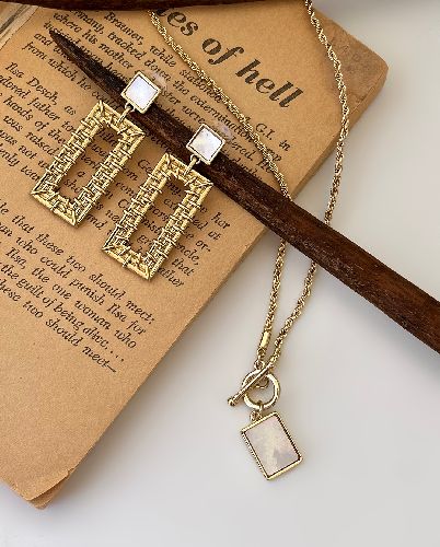 گردنبند قفل T صدفی زنانه Tosh