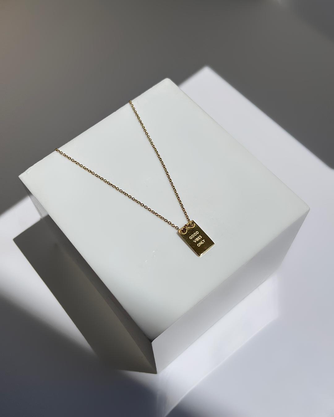 گردنبند پلاک دار زنانه Tosh